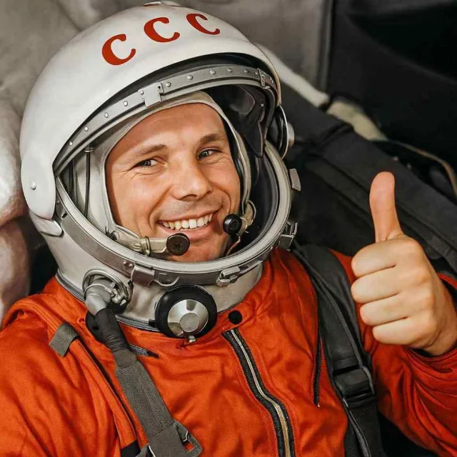 {{ t.sample.name }}